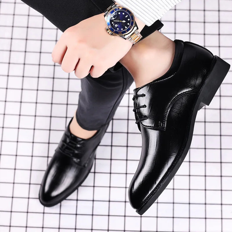 Nouvelles chaussures habillées en cuir pour hommes 2026 Chaussures formelles sociales pour hommes Chaussures décontractées d'affaires à bout pointu Chaussures de créateur de luxe pour hommes