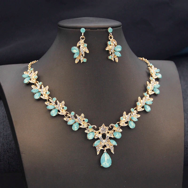 Parure de bijoux de mariée Couronne de princesse — Collier, boucles d'oreilles et couronne