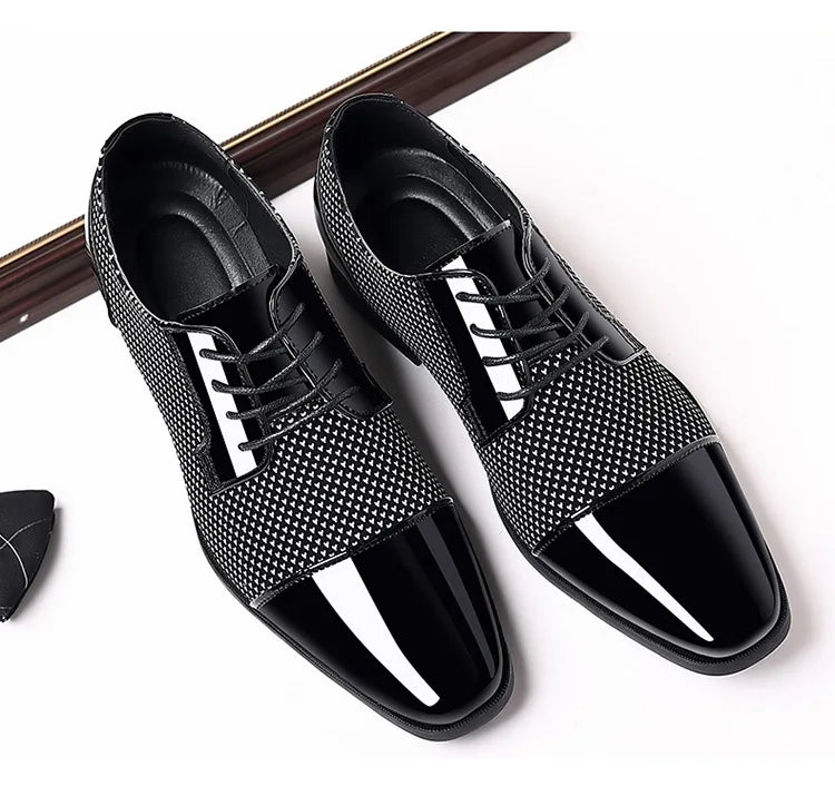 Chaussures habillées classiques tendance pour hommes Richelieus en cuir verni Chaussures de mariage formelles en cuir noir à lacets 2023