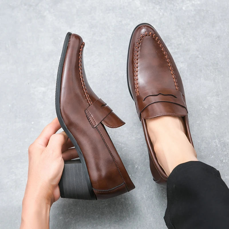 Chaussures habillées rétro à talons hauts pour homme, marque de luxe, chaussures de mariage pointues pour marié, chaussures de ville décontractées en cuir pour homme