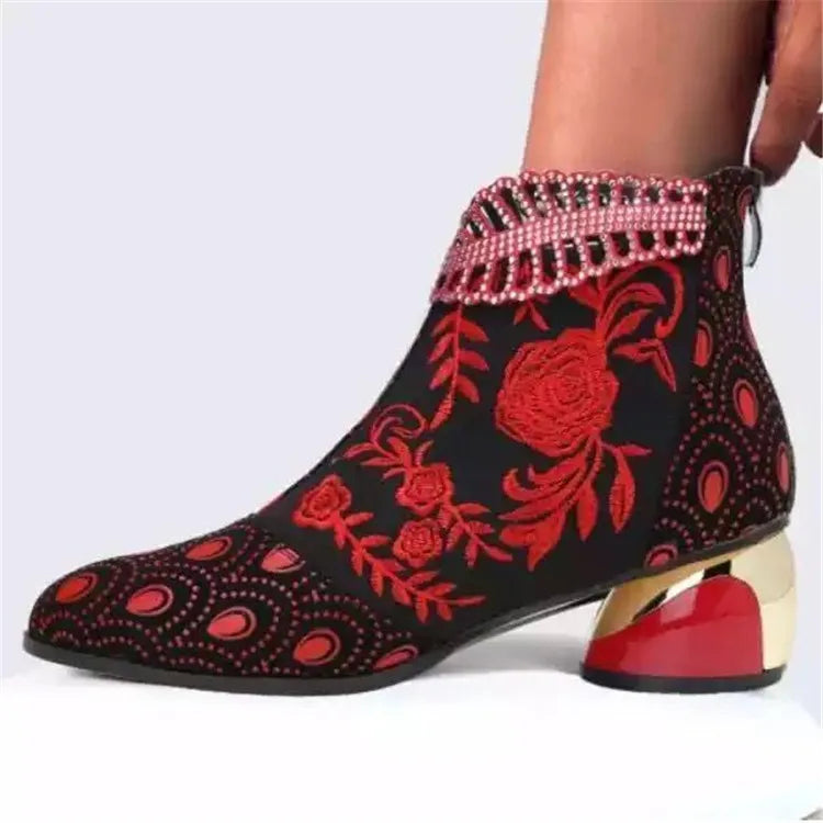 Bottes pour femmes Chaussures brodées faites à la main pour femmes 2025 Nouvelles bottes de luxe élégantes pour femmes Bottes à talons hauts Bottines de soirée Zapatos De Mujer