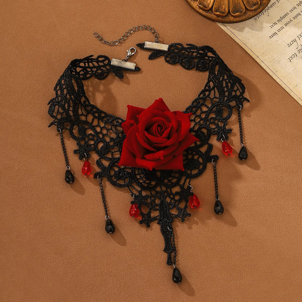 Collier ras-du-cou « rose épanouie en dentelle gothique » — style Lolita