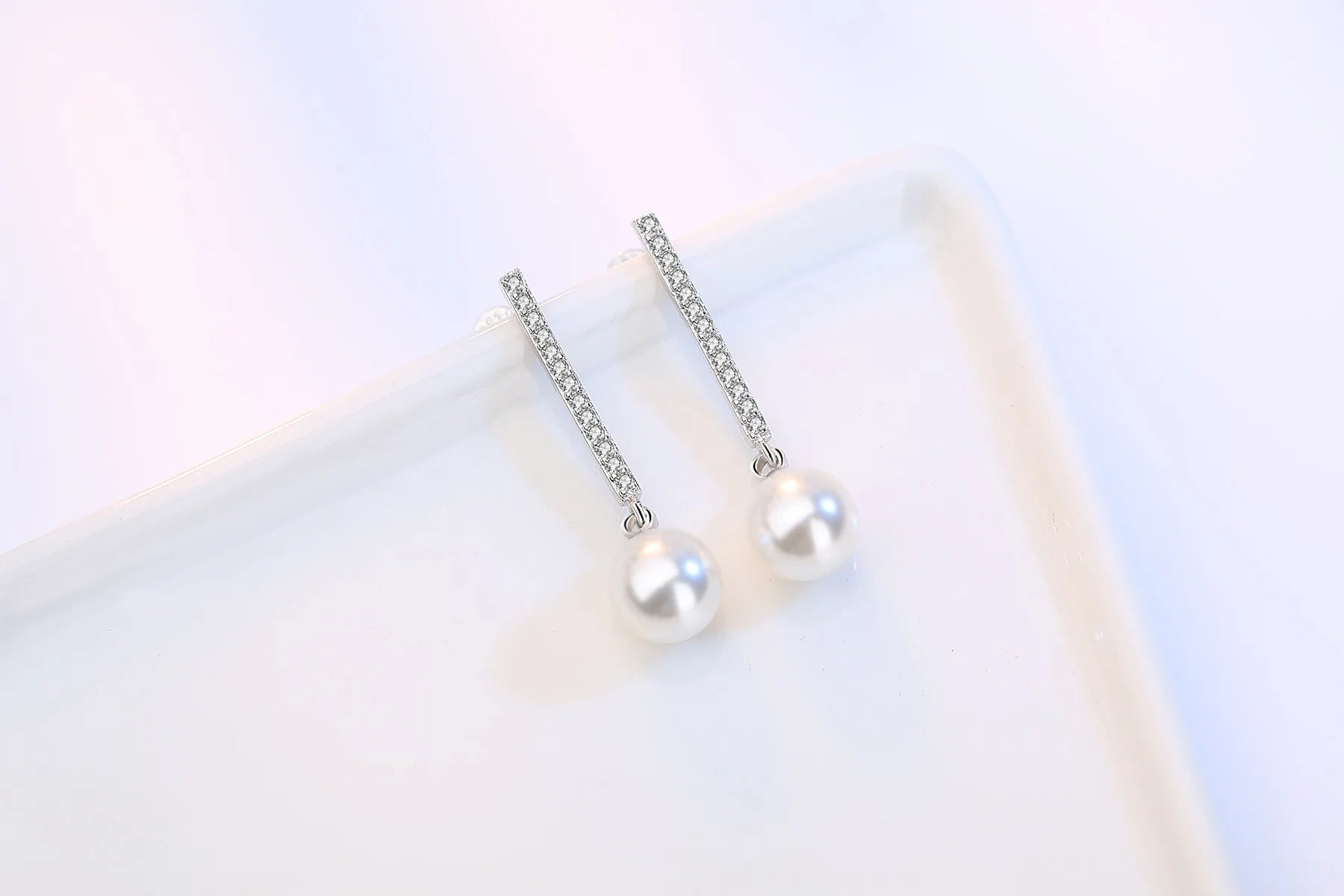 Longues boucles d'oreilles pendantes zircon et perle — Argent sterling 925