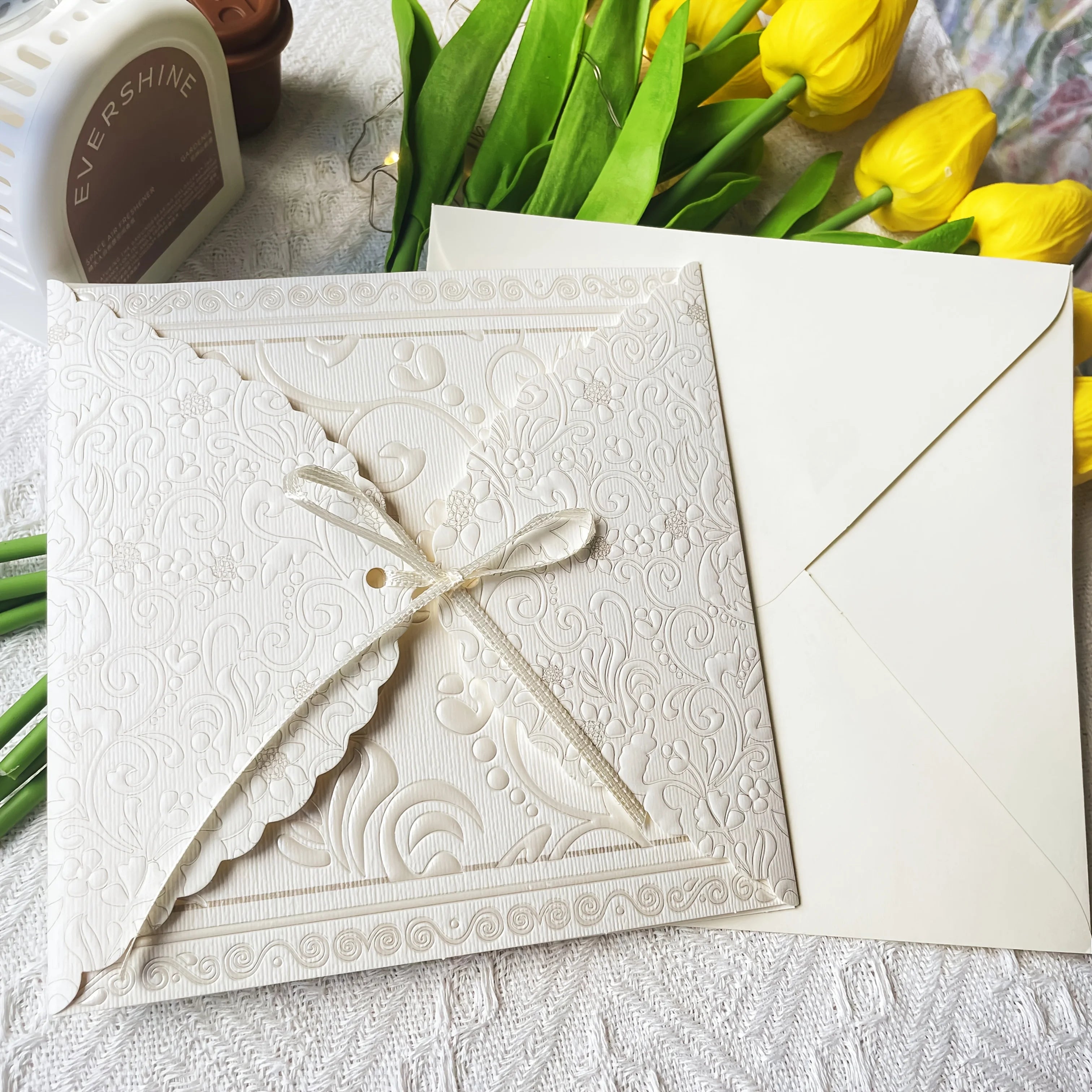 2 invitations de mariage élégantes carrées avec nœud découpé, cartes intérieures et pochettes d'enveloppe - Fournitures et décorations pour mariage et fête