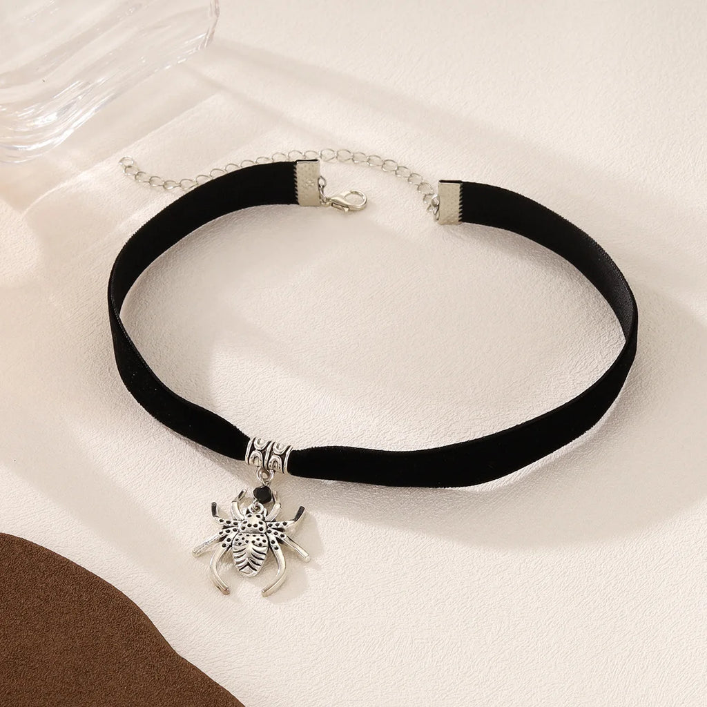 Collier ras-du-cou « rose épanouie en dentelle gothique » — style Lolita