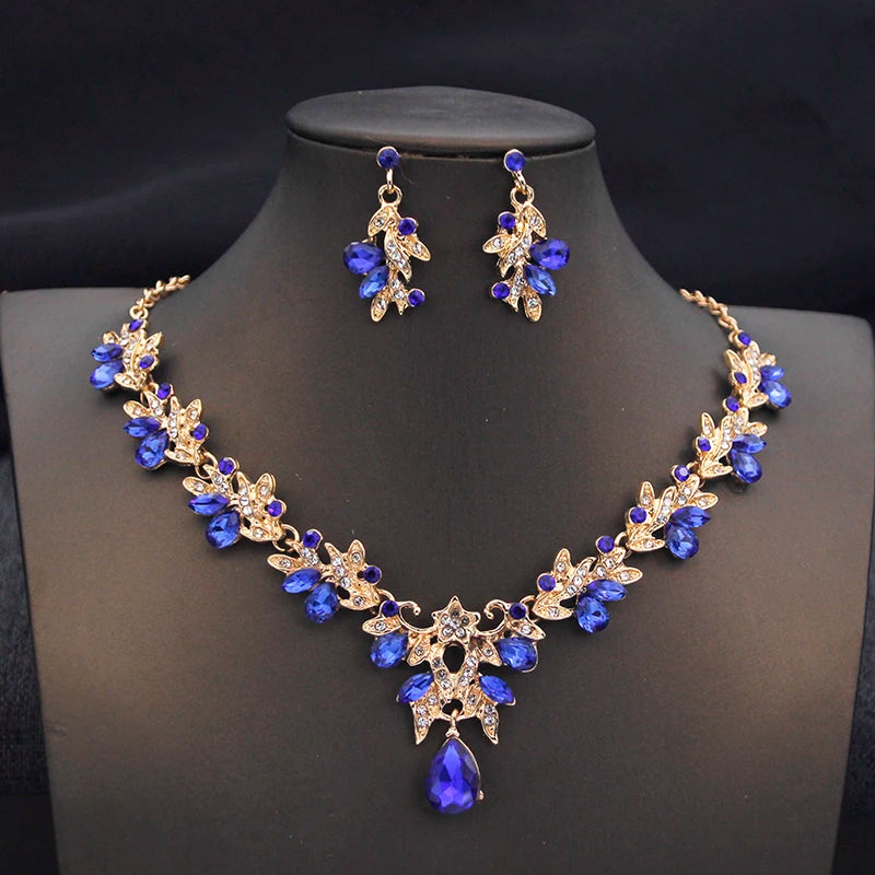 Parure de bijoux de mariée Couronne de princesse — Collier, boucles d'oreilles et couronne