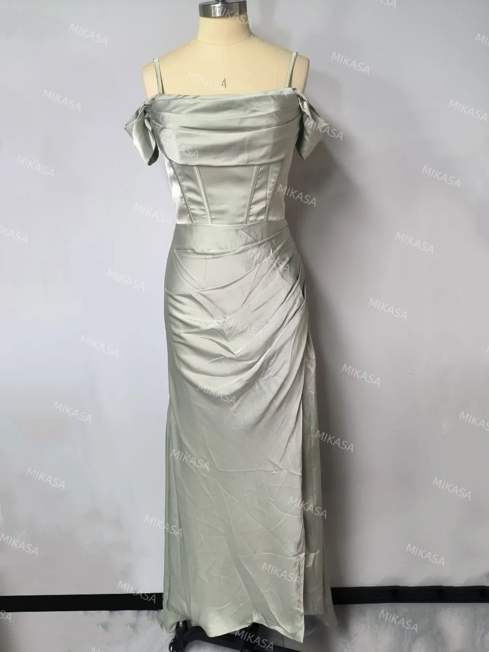 Robes longues de demoiselle d'honneur en satin à fines bretelles, épaules dénudées, fente latérale et drapé, robes de soirée élégantes sans dos