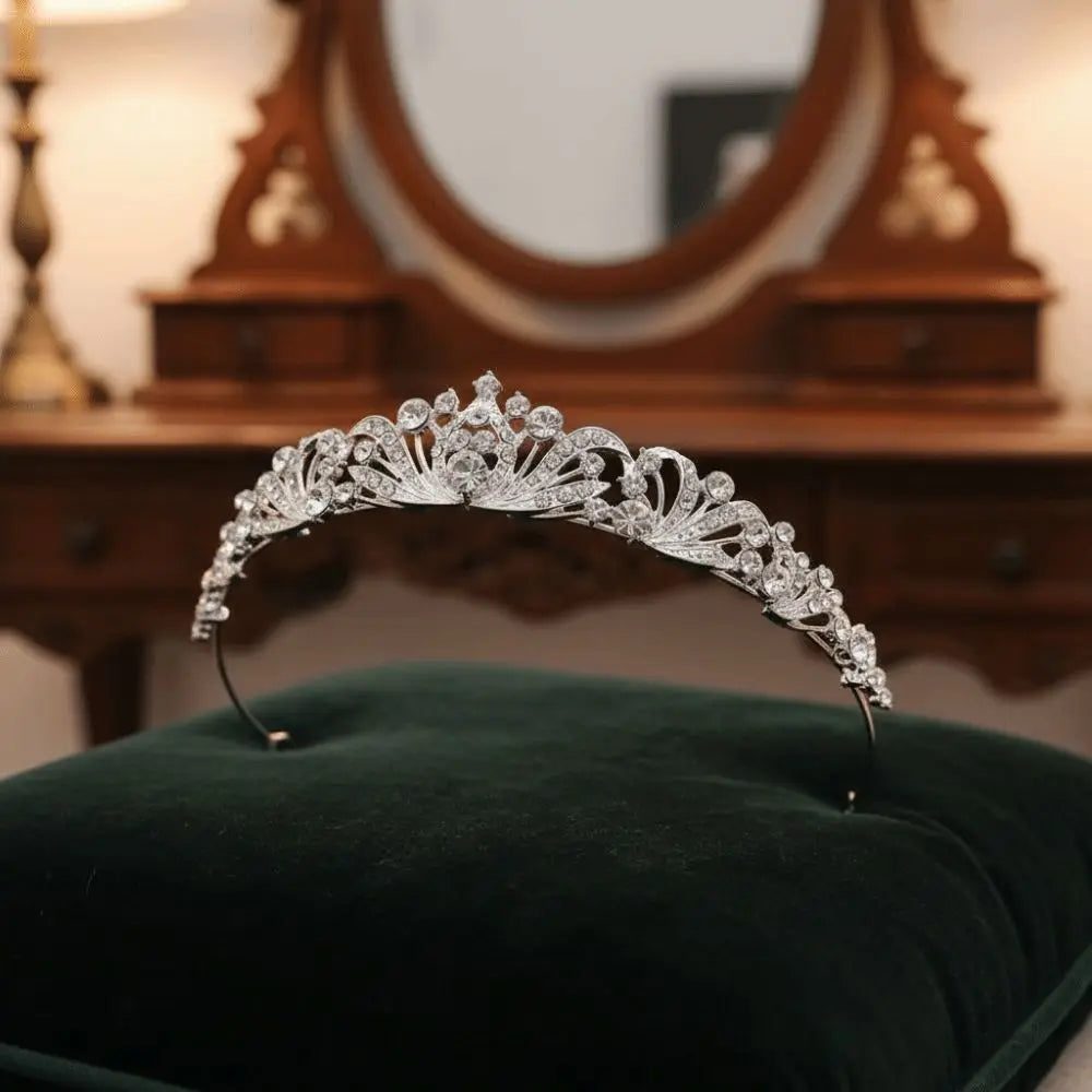 Accessoires pour cheveux Strass Couronnes de mariée Cristal Couronne de mariage élégante Tiaras de princesse légères et tendance Célébrations