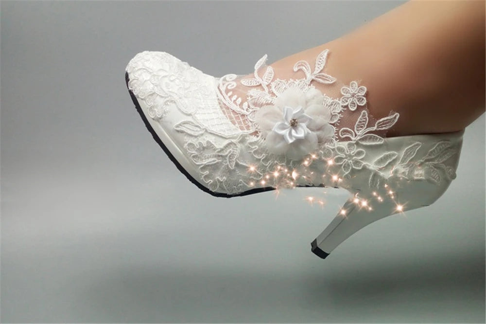 Printemps, bout rond, imperméables, plateformes, lacets, strass, talons bas, chaussures de mariée, talons aiguilles fins, chaussures habillées, grandes tailles pour femmes
