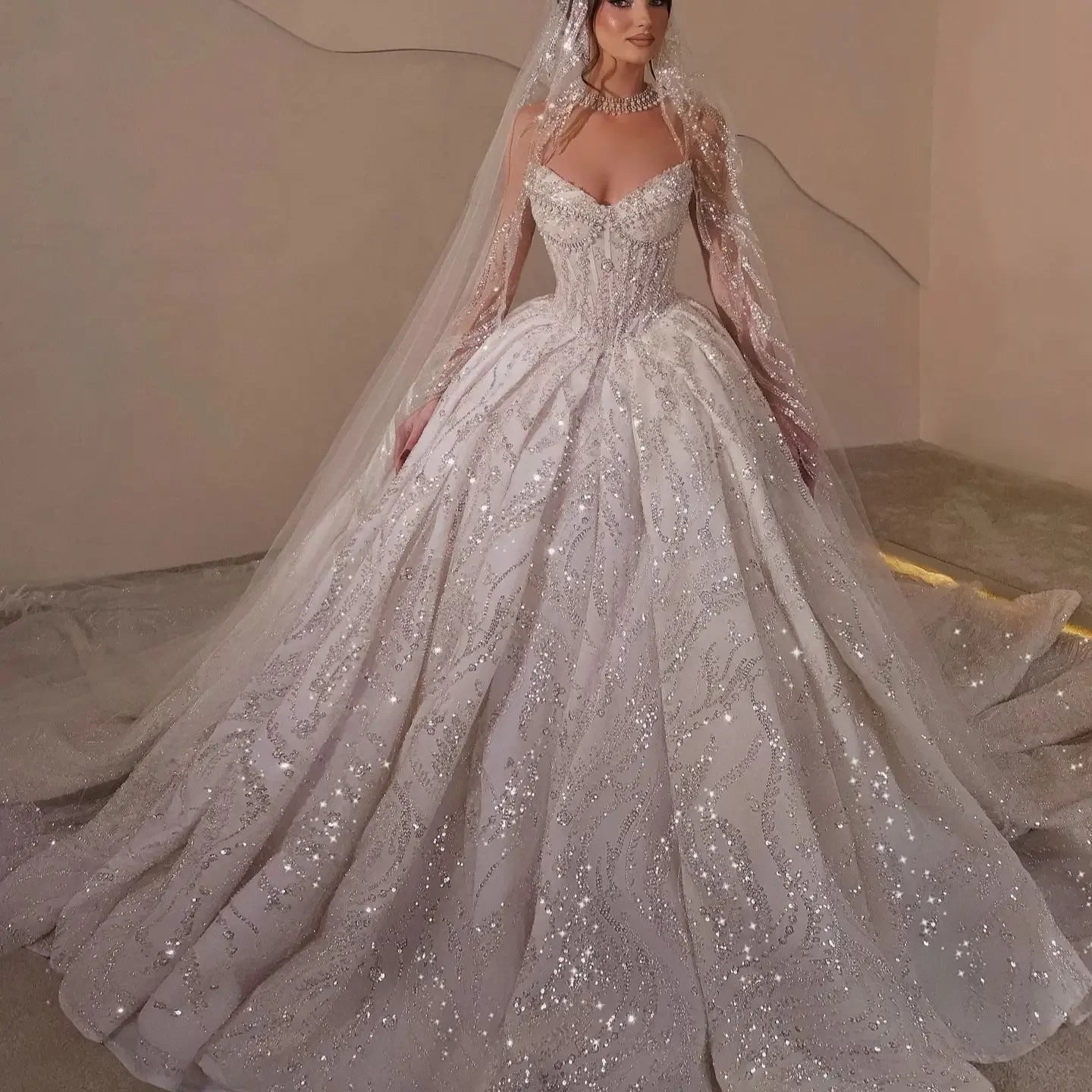 Robe de mariée de princesse étincelante de luxe en cœur, robe de bal de mariée personnalisée avec perles scintillantes, robe de mariée bustier coupe trapèze