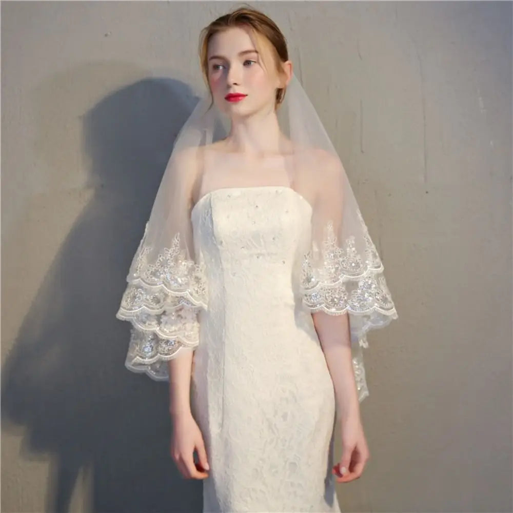 Elegant Luxury Bride Wedding Veils Sequins Glitter with Hair Comb Lace Beaded Veil Lace Edge Tulle Veil Wedding Day