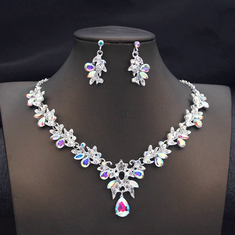 Parure de bijoux de mariée Couronne de princesse — Collier, boucles d'oreilles et couronne