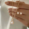 Parure collier et boucles d'oreilles de mariée perles et strass — 3 pièces