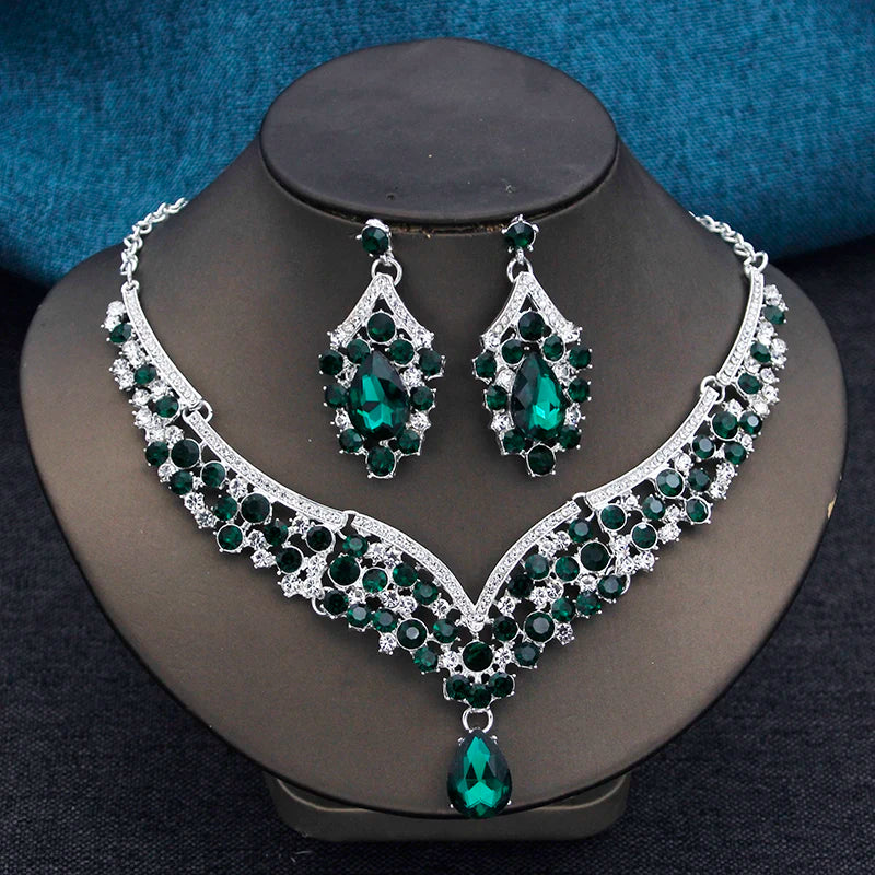 Parure de bijoux de mariée Couronne de princesse — Collier, boucles d'oreilles et couronne