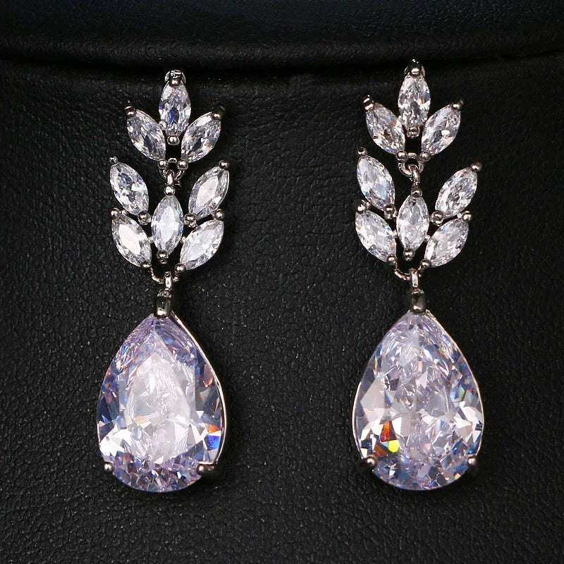 Boucles d'oreilles pendantes en zircon cubique romantique – Bijoux de mariage de mariée