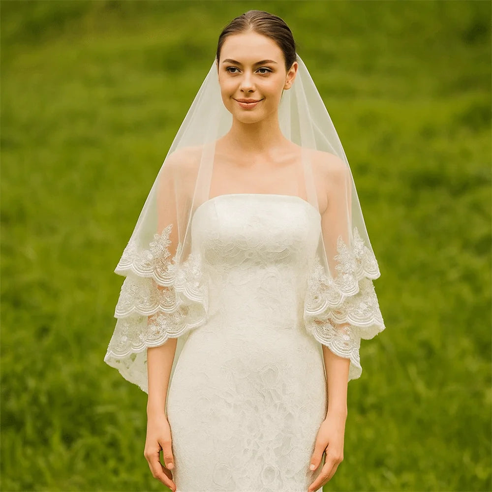 Elegant Luxury Bride Wedding Veils Sequins Glitter with Hair Comb Lace Beaded Veil Lace Edge Tulle Veil Wedding Day