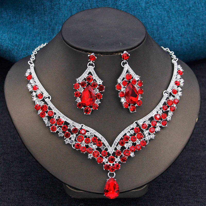 Parure de bijoux de mariée Couronne de princesse — Collier, boucles d'oreilles et couronne