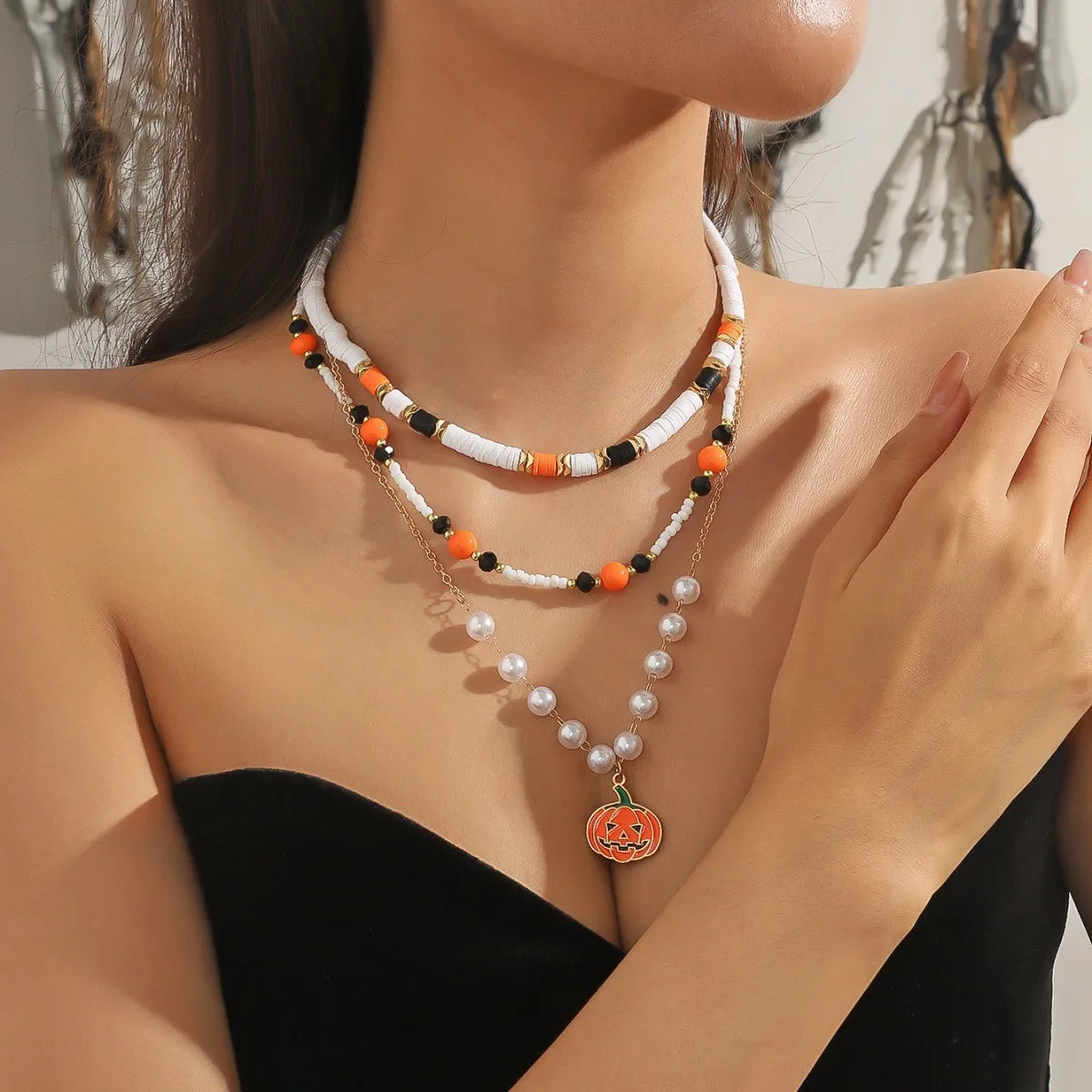 Collier Ras-du-Cou Gothique Crâne et Fleurs — Bijoux d'Halloween et de Mariage Alternatif