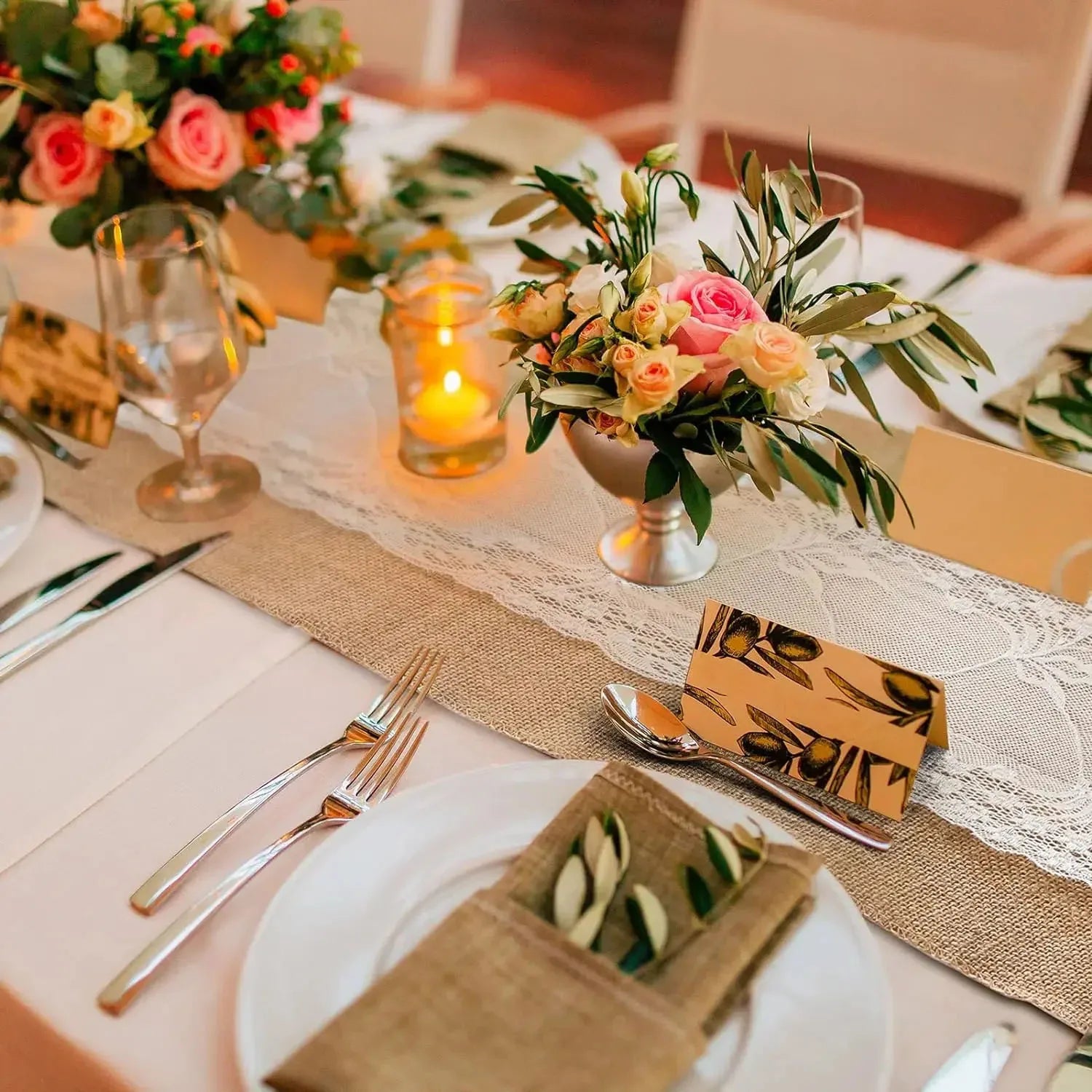 Chemins de Table en Jute de Mariage avec Dentelle Blanche Décoration Rustique Nappe Vintage Romantique Cadeaux de Fête pour Décoration de Table
