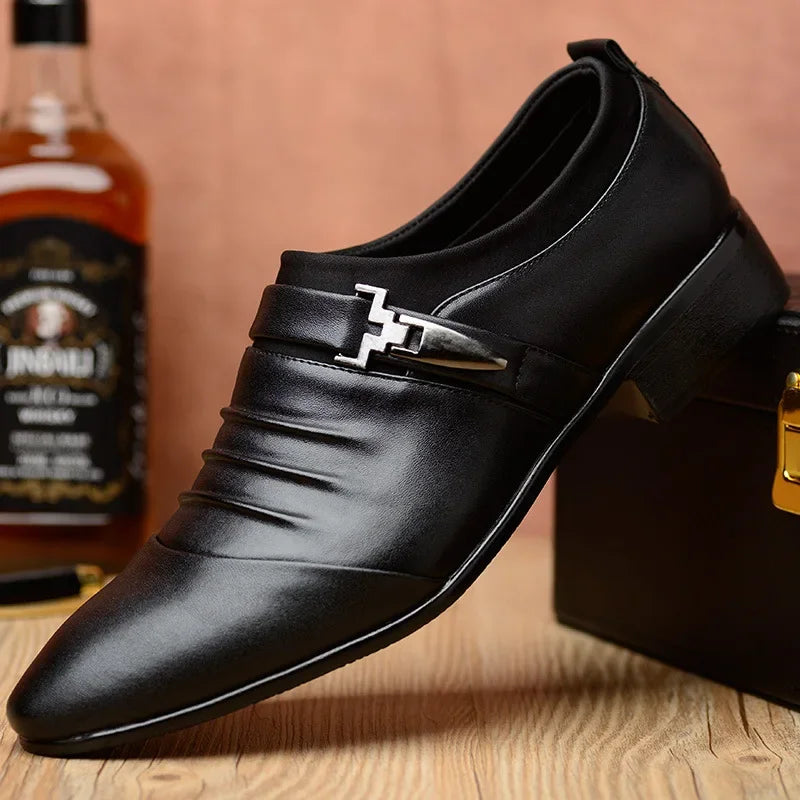 Chaussures habillées classiques pour hommes Chaussures à enfiler en cuir PU pour hommes Grande taille Bout pointu Affaires Décontracté Chaussures de cérémonie pour hommes pour mariage 2024