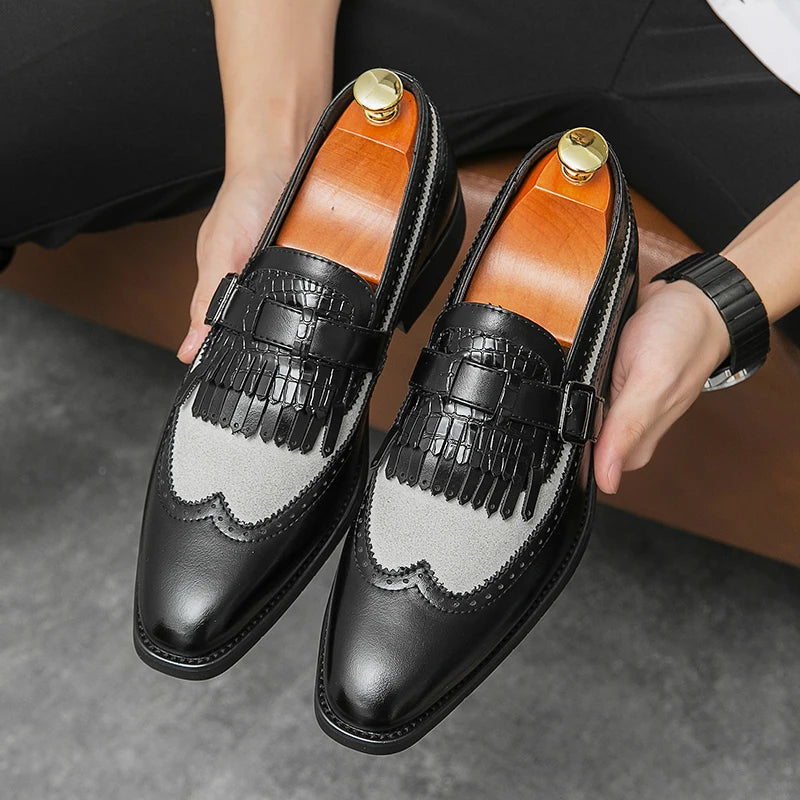 Nouvelles chaussures mocassins pour homme avec pompons, bout rond, à enfiler, chaussures de ville pour homme, faites à la main, en cuir PU, élégantes, pour homme d'affaires