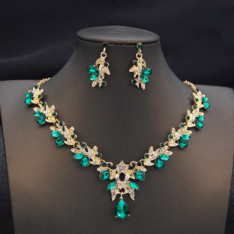 Parure de bijoux de mariée Couronne de princesse — Collier, boucles d'oreilles et couronne