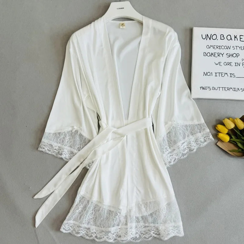 Robe de Mariée Blanche du Matin Peignoir à Dentelle Kimono Femme Élégant Vêtement de Nuit Col V Lingerie Intime en Satin