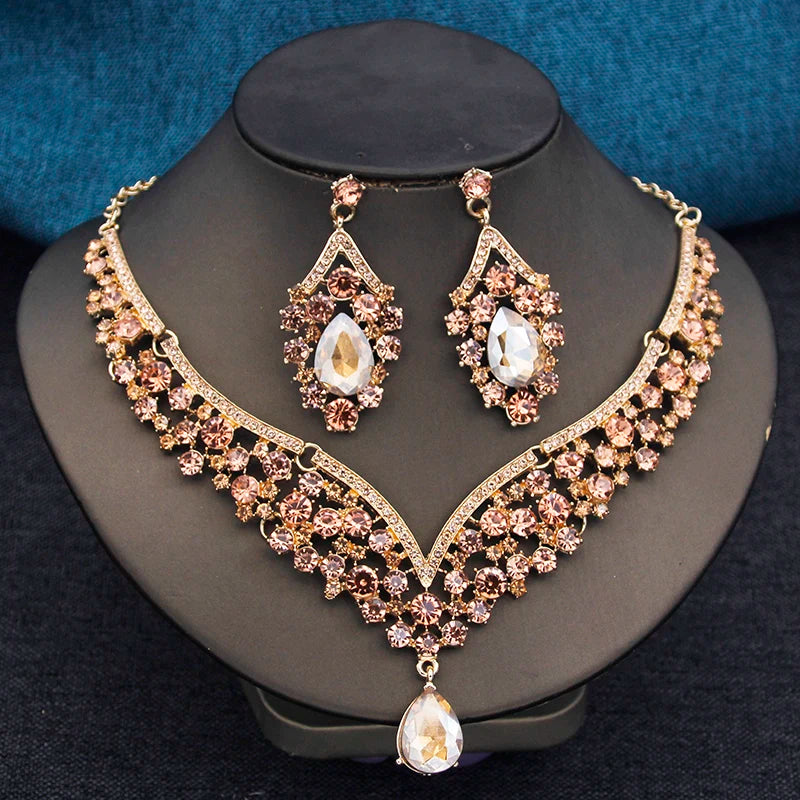 Parure de bijoux de mariée Couronne de princesse — Collier, boucles d'oreilles et couronne