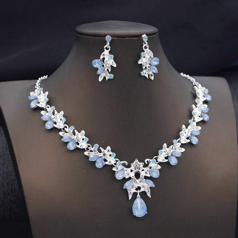 Parure de bijoux de mariée Couronne de princesse — Collier, boucles d'oreilles et couronne