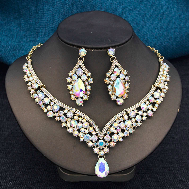 Parure de bijoux de mariée Couronne de princesse — Collier, boucles d'oreilles et couronne
