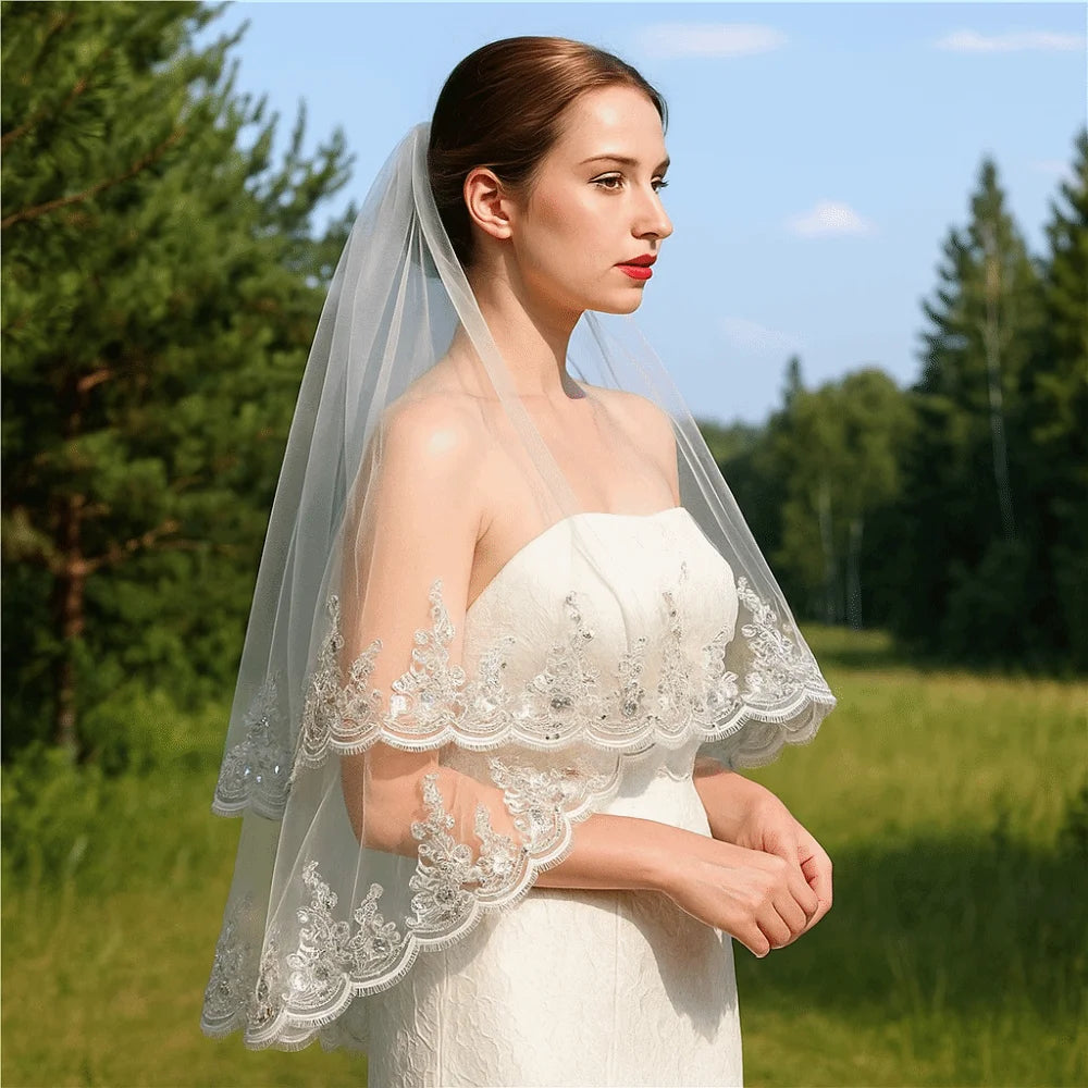 Elegant Luxury Bride Wedding Veils Sequins Glitter with Hair Comb Lace Beaded Veil Lace Edge Tulle Veil Wedding Day