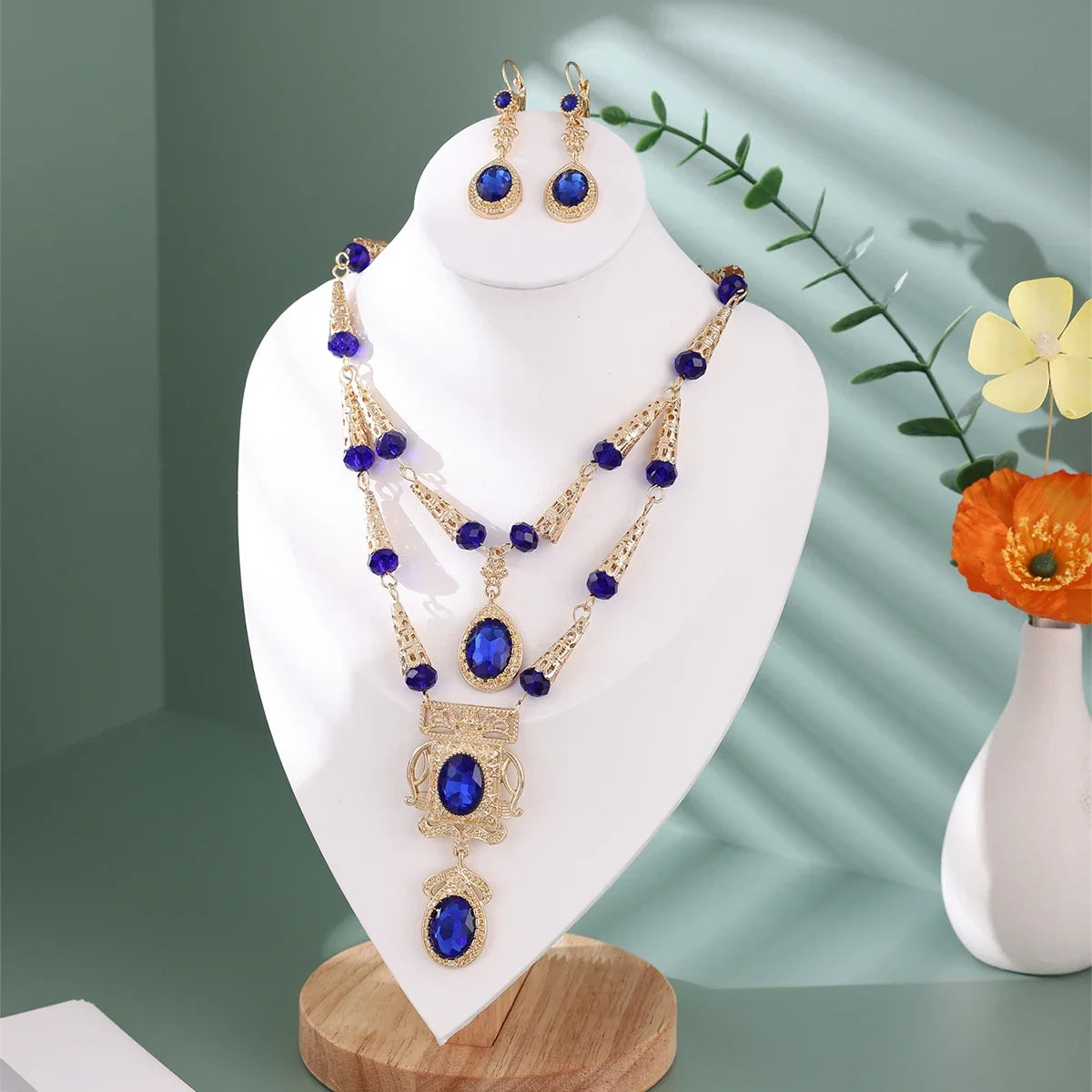 Parure collier et boucles d'oreilles de mariée en pierres précieuses, faits à la main au Maroc — Plaqué or
