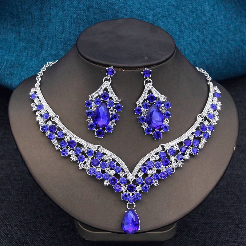 Parure de bijoux de mariée Couronne de princesse — Collier, boucles d'oreilles et couronne