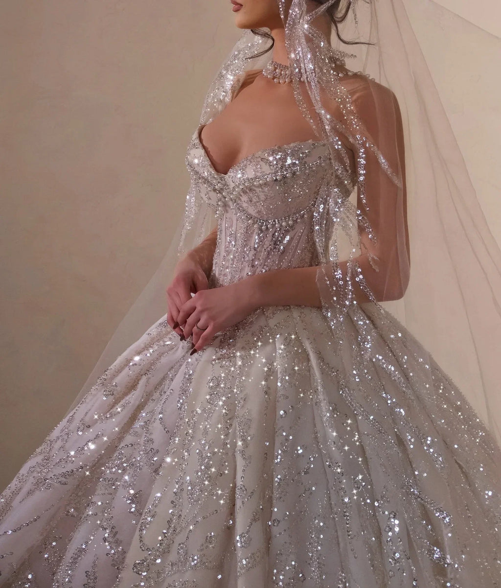 Robe de mariée de princesse étincelante de luxe en cœur, robe de bal de mariée personnalisée avec perles scintillantes, robe de mariée bustier coupe trapèze