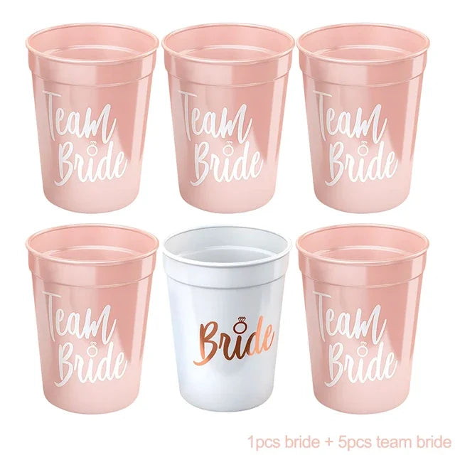 Lot de tasses en plastique pour enterrement de vie de jeune fille - Équipe de la mariée - Cadeau de douche nuptiale - Articles de fête pour enterrement de vie de jeune fille - Décoration de mariage