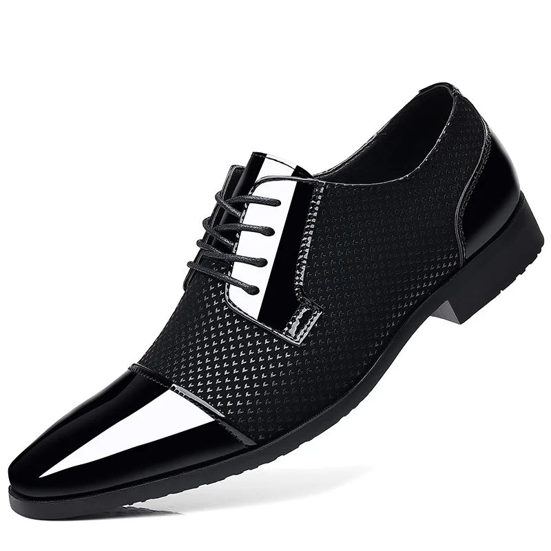 Chaussures habillées classiques tendance pour hommes Richelieus en cuir verni Chaussures de mariage formelles en cuir noir à lacets 2023