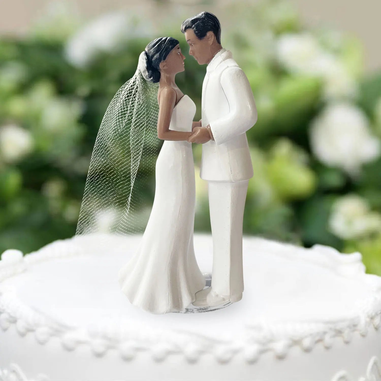 Figurine élégante mariés pour gâteau de mariage, avec voile en résille blanche, pour fiançailles, fêtes prénuptiales et anniversaires