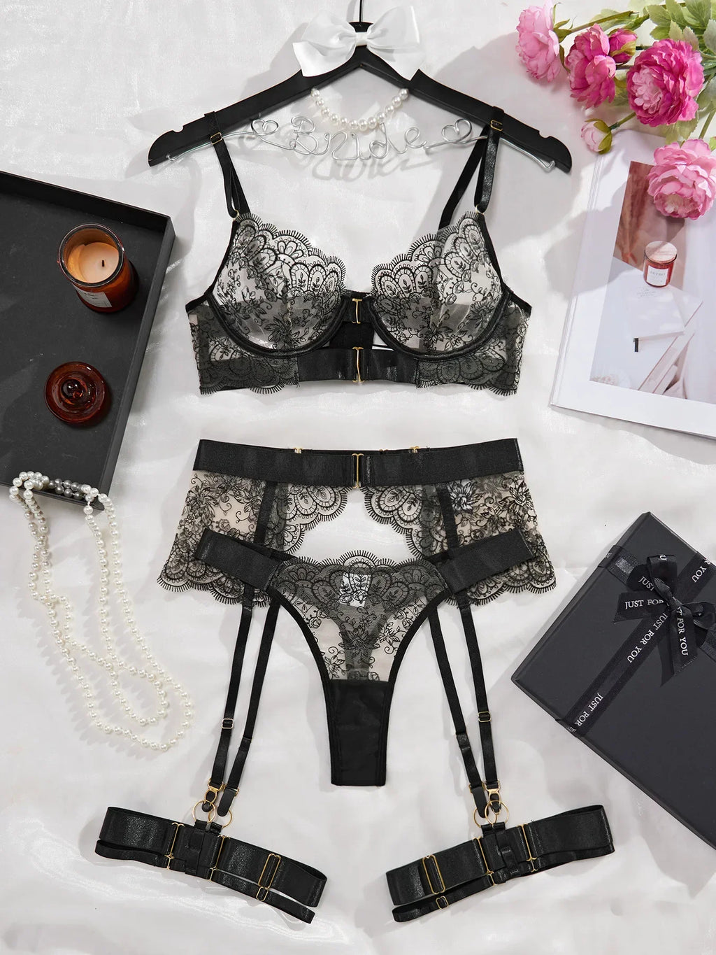 Soutien-gorge et culotte en dentelle de luxe avec porte-jarretelles Lingerie sexy pour femme Sous-vêtements Jarretelles Bilizna chauds Tenues transparentes
