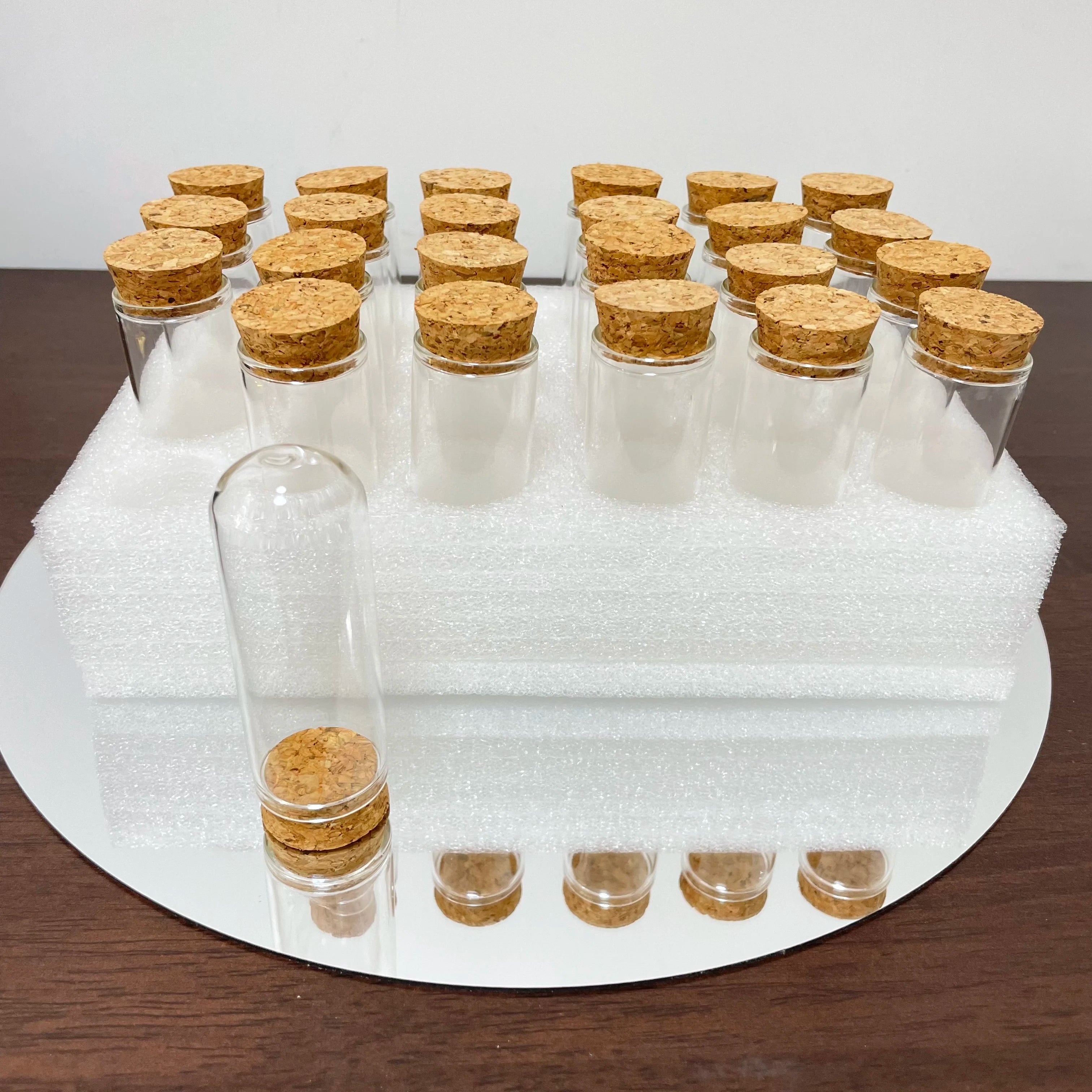 24 Cloches en Verre avec Base en Liège – 5 Tailles Boîte Vitrine pour Fleurs Mini Bouteilles Terrarium Décoration Maison Fête Mariage