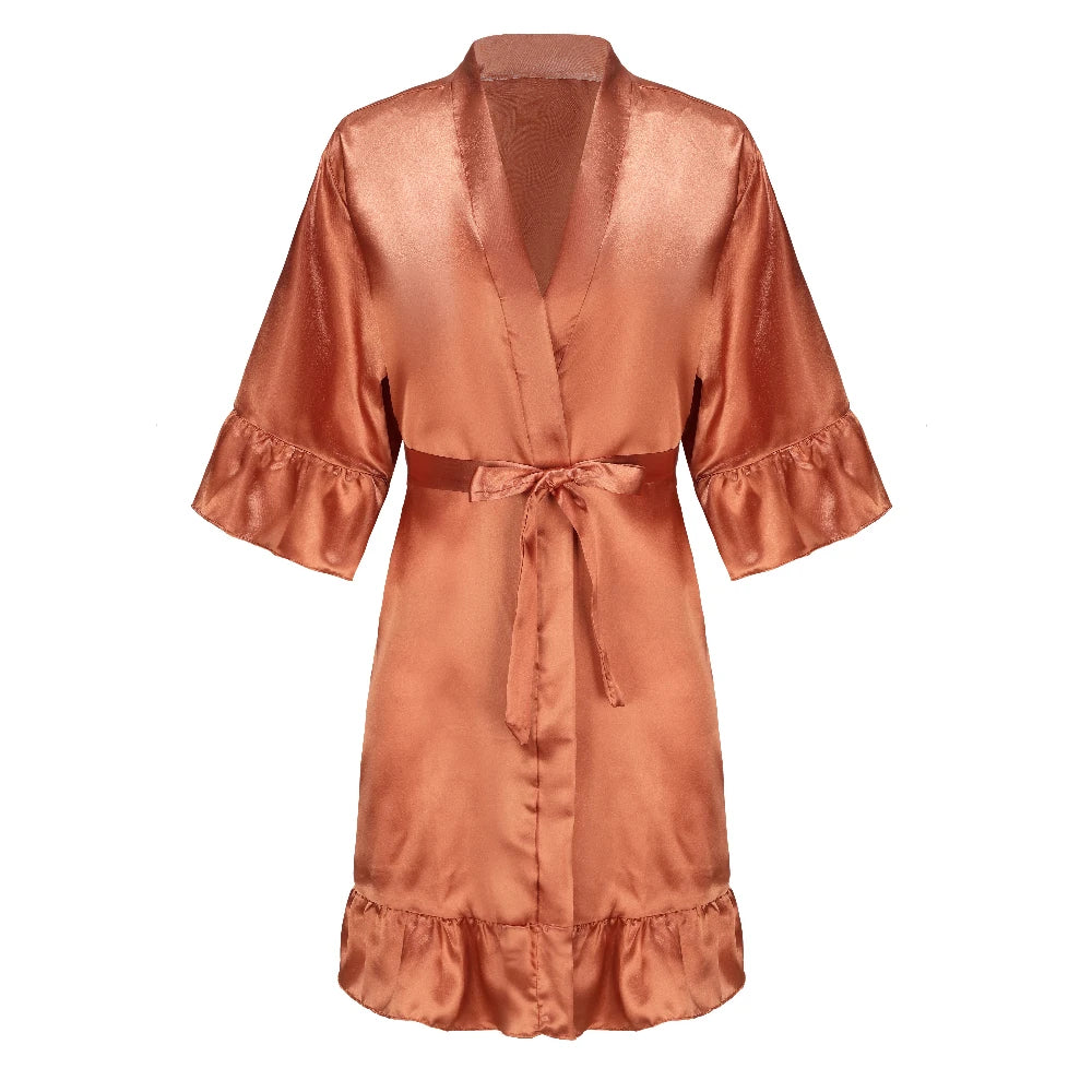 Robe de mariée en satin de soie avec volant et lettre — Mariée et Demoiselle d'honneur