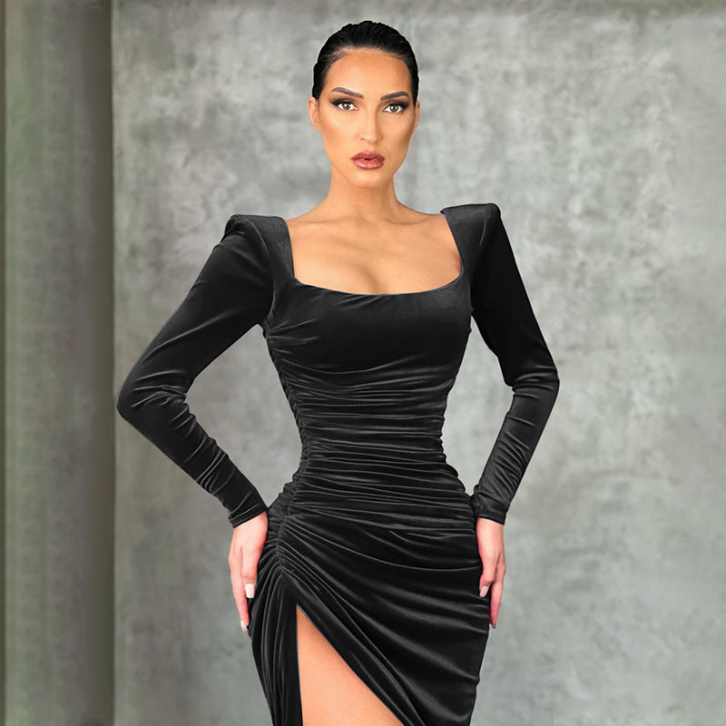 Robe longue élégante à col carré et manches longues